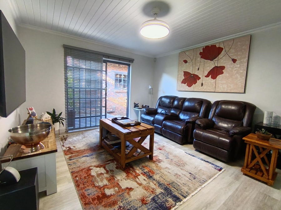 5 Bedroom Property for Sale in Langenhovenpark Free State